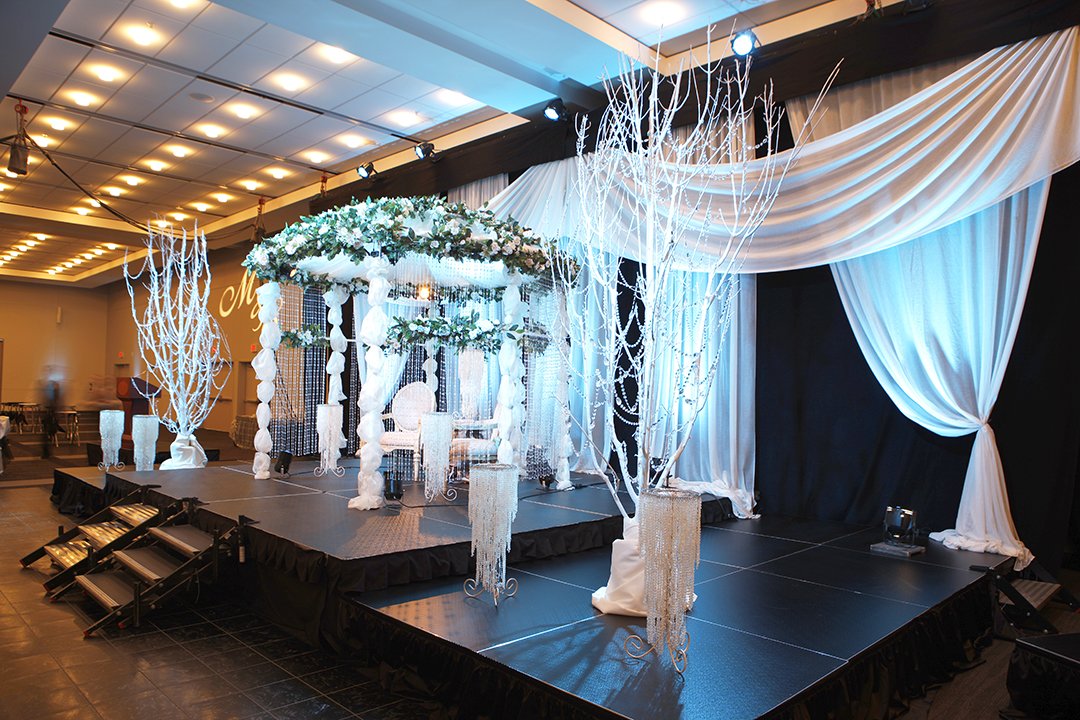 yegexpocentre's tweet photo. Oh, the wedding possibilities at #EdmontonEXPOCentre! 

We have all the space and design options to create the wedding of your dreams, and #ValentinesDay is the perfect day to think about a wedding booking! Inquire with our team at https://t.co/qGK4GDf1SF #yeg yegwedding https://t.co/eHeB4uF6Cv