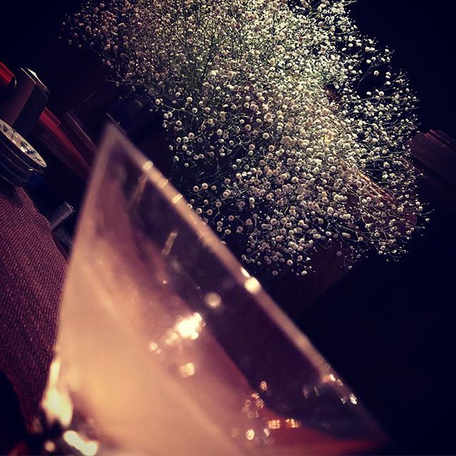 nmka001's tweet photo. .
香り降る
ミストのやうな
かすみ草
.
The scent fade away
Like a mist
baby's breath
.
#haiku #cocktail #cocktailsofinstagram #blurredgrass #gypsophola #かすみ草 #カスミソウ #babysbreath #bar #カクテル #俳句 #俳句写真 #japancocktail #tokyo #東京出張 https://t.co/sCFhiC1ef3 https://t.co/xX2y60PlFx