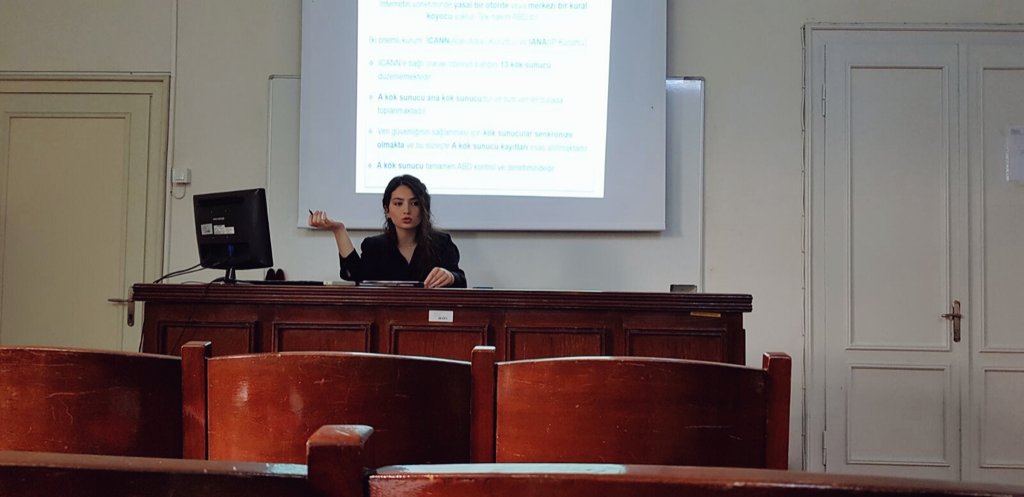 Hatice Polat, kişisel verilerin korunması özelinde bilişim hukukuna ilişkin sunumunu gerçekleştirdi.