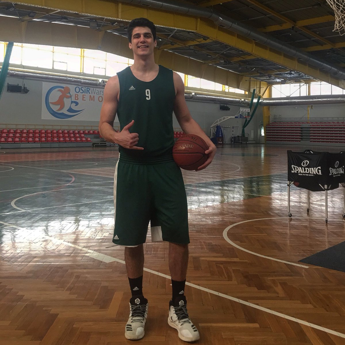 JorgeBilbao_9's tweet image. After more that 4 months since the surgery and more than 5 since I dislocated my shoulder, finally going through full practices again! Felt great to be back out there with the team! 🙏🏽🙌🏽 #onedayless #notdoneyet