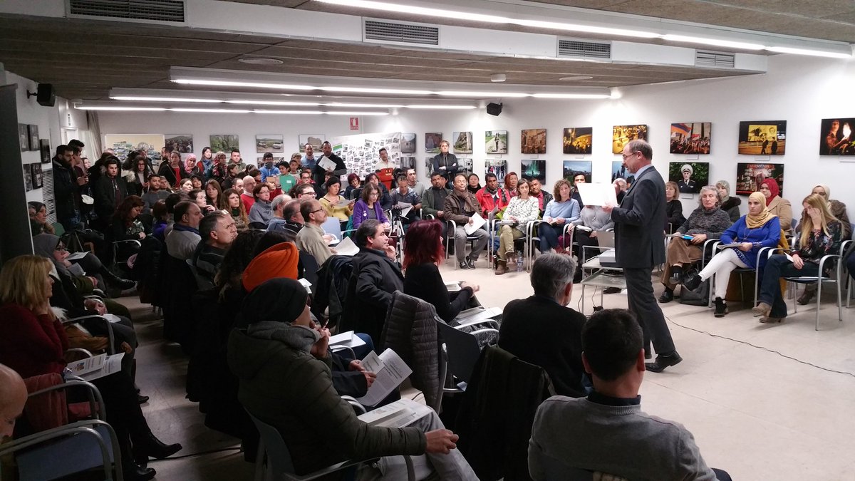 _scmedia's tweet photo. #Orgull de barris: la #serramena es reivindica i exhibeix muscle a la Tercera Trobada Comunitària. Ha arribat el moment de presentar la Programació Comunitària en una sala Joan Brossa de la Biblioteca de Can Peixauet plena de gom a gom. https://t.co/wodPa3WRv5