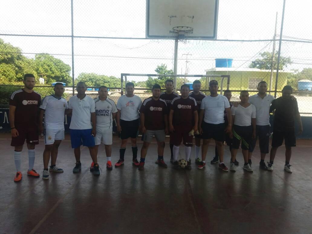 #CICPCZULIA #CICPC Encuentro amistoso con el el equipo de fútbol sala pequiven en conmemoración al mes del Investigador del Crimen <a href="/dgonzalezf13/">C/J Douglas Gonzalez</a> <a href="/HendrickGonza12/">Hendrick Gonzalez</a> <a href="/Abog_Rnavarro/">Com. Richard Navarro</a> <a href="/DouglasRicoVzla/">Douglas Rico</a> @Rl18678 <a href="/giovanniagv/">Msc GiovanniGonzalez</a> <a href="/PRENSACICPC/">PRENSA CICPC</a>