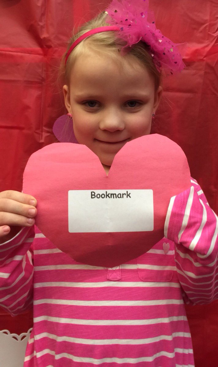 MrsJAngle's tweet photo. This SK friend received an Act of Kindness heart and a prize from the "For the LOVE of Reading" book fair. She shared her mittens with a friend who forgot hers today. #kindnessmagic #sharingiscaring #sweetgirl #lovestoread @Bellmoore_HWDSB https://t.co/oRPTaHC8jI