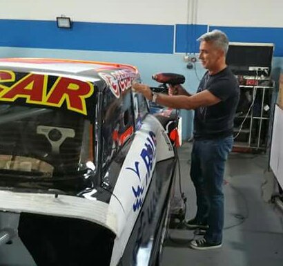 fedeperezjunin's tweet photo. Mi viejo, siempre presente:
El #5 pegado con sus manos.
No cualquiera ¿Eh? 😉
#Ford5
#TCP
#TCenViedma
👍🏁🏁 https://t.co/Yw0sEzVjbR