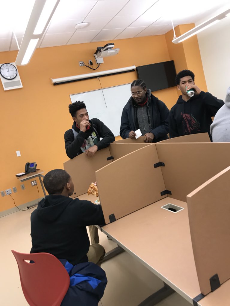 DunbarHSPF's tweet photo. Today at the Historic Paul Laurence Dunbar, pizza social a award for these student who applied to four or more colleges and completed FAFSA ! Keep up the good. #PeerForward #dunbar https://t.co/1Iscippb1u