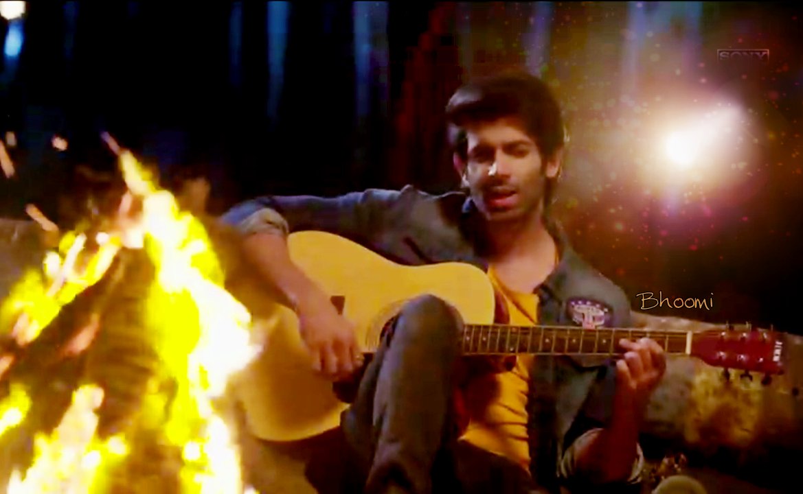 Bhoomi1622's tweet photo. β€Rockstar Shivβ€
#Solo #Uffff
#finallywaitisover
#hereheiswidguitar
#EkDeewaanaTha https://t.co/z05Eay1ogz