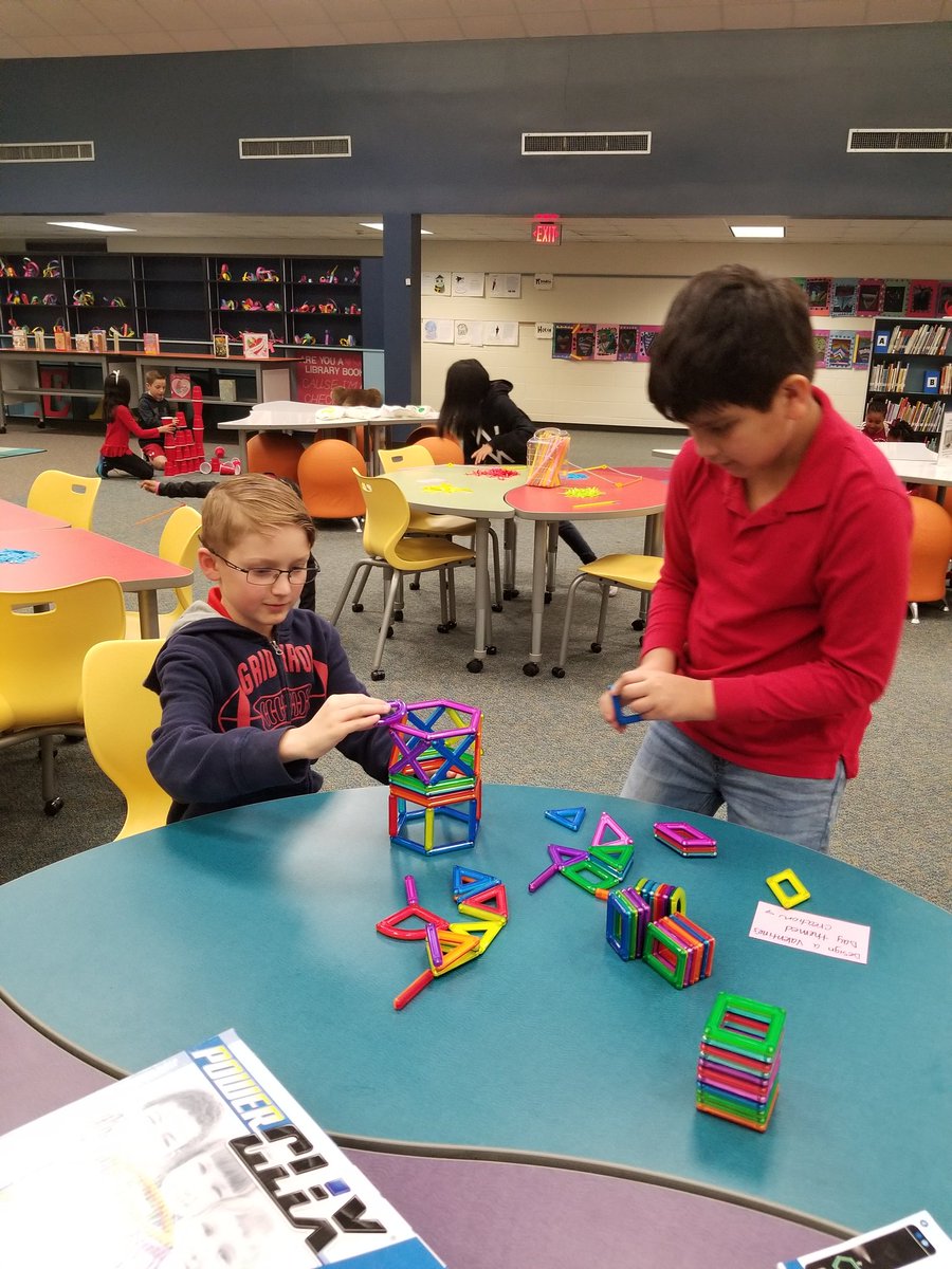 DariaClark4th's tweet photo. MAKERSPACE fun on Valentine's Day!! @KuehnleKISD @KleinISD #koalap2pmoments  #promise2purpose https://t.co/ccAD8fCXQp