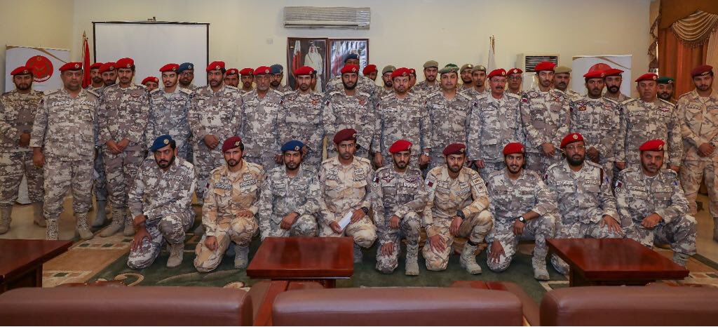 MOD_Qatar's tweet photo. تخريج دورة الشرطة العسكرية المتقدمة لضباط الصف رقم (4) بحضور سعادة اللواء الركن محمد مسهي الاحبابي قائد الشرطة العسكرية، والتي انطلقت بتاريخ 24 ديسمبر الماضي واستمرت لمدة 8 أسابيع وشارك فيها 28 فردا من مختلف قيادات القوات المسلحة القطرية.
 #الدوحة #قطر https://t.co/Hl6hJA8wR2