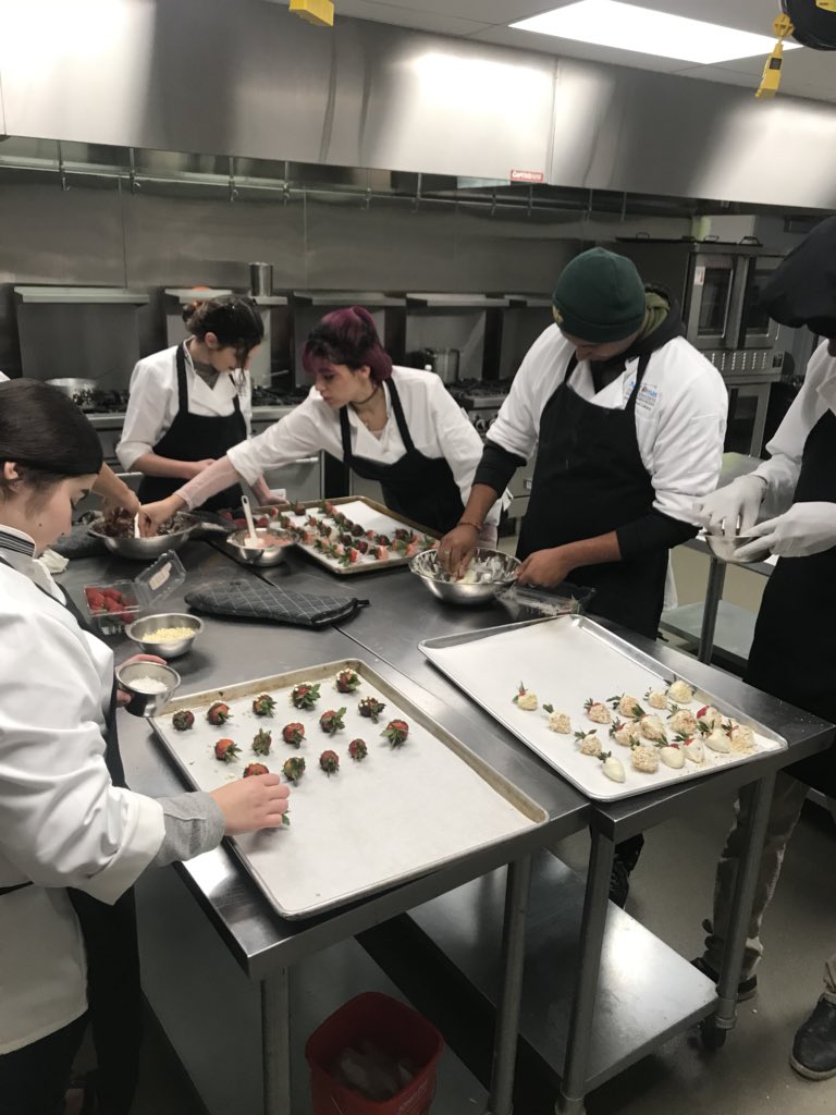 DHSchefmitchell's tweet photo. Happy Valentines from DHS Culinary!  Dipped berries anyone?? https://t.co/iMPbu95ds2