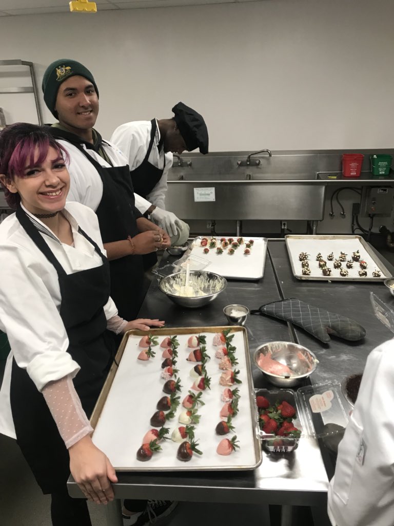 DHSchefmitchell's tweet photo. Happy Valentines from DHS Culinary!  Dipped berries anyone?? https://t.co/iMPbu95ds2
