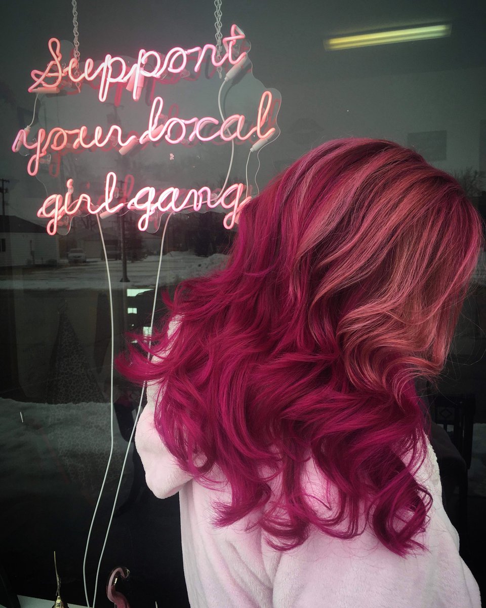 rockslashroll's tweet photo. Vagina day mane slay. #SarahHair #GirlGang https://t.co/uzZl9wlkx6