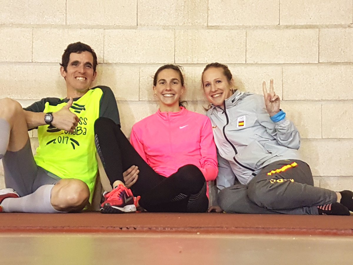 Que necesario es reir y que beneficios nos da,  después de un buen rodaje se agradecen estos buenos momentos