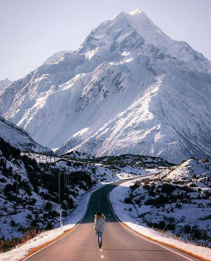 İmân, ma’nevî bir cennetin çekirdeğini taşıyor.. küfür dahi, ma’nevî bir cehennemin tohumunu saklıyor.