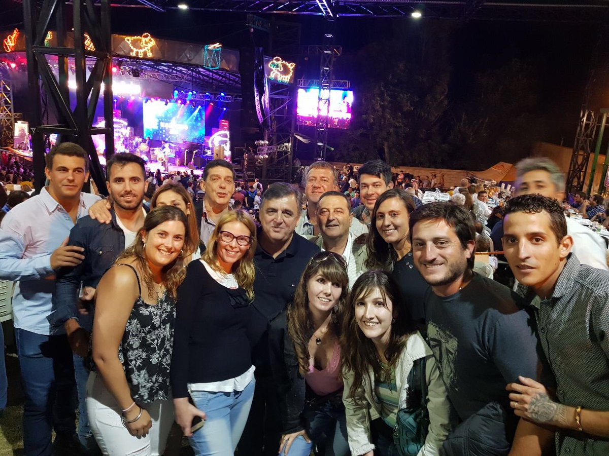 jr_cba's tweet photo. #JRecorrida en la Fiesta Provincial del Cordero, Tanti, Departamento Punilla.
Felicitaciones al Intendente Luis Azar, 10 mil personas disfrutaron del 🐏🐏 y del espectáculo. Seguimos concientizando sobre: Violencia de Género 🚻, Donación de Órganos ❤️, Alcohol 0 en las rutas 🚙 https://t.co/2tugZITBeO