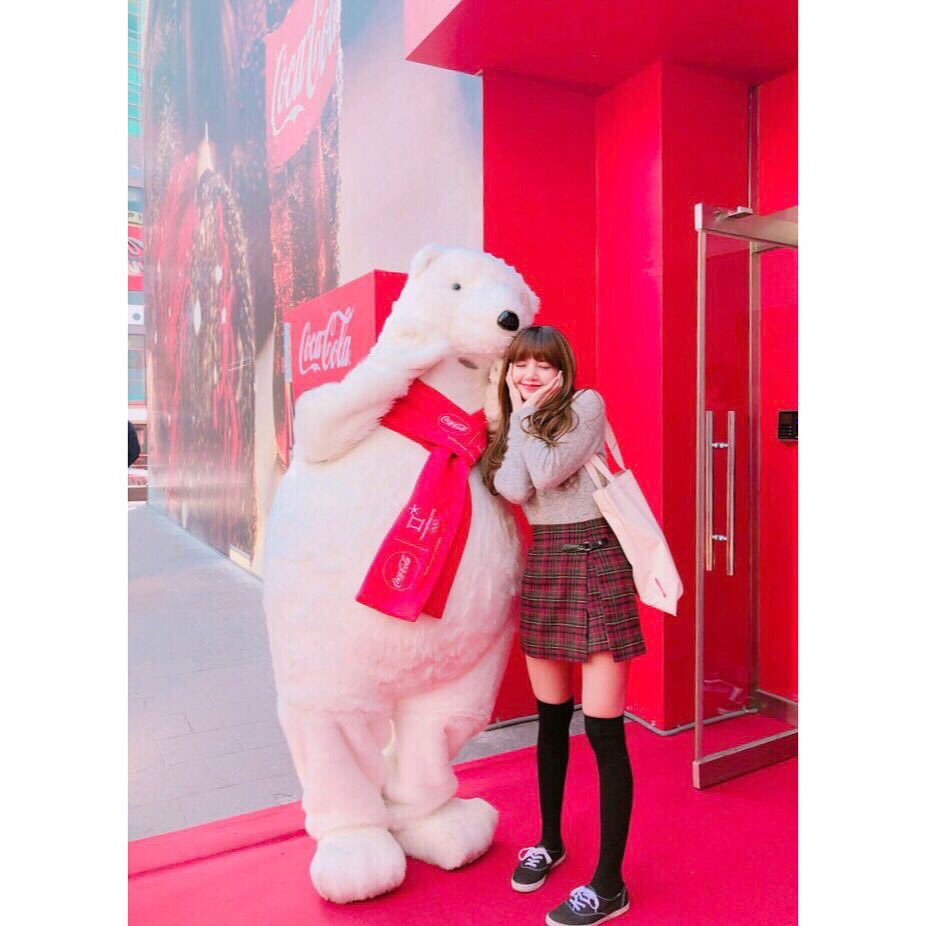 lisa pics (@milkylisapics) on Twitter photo 