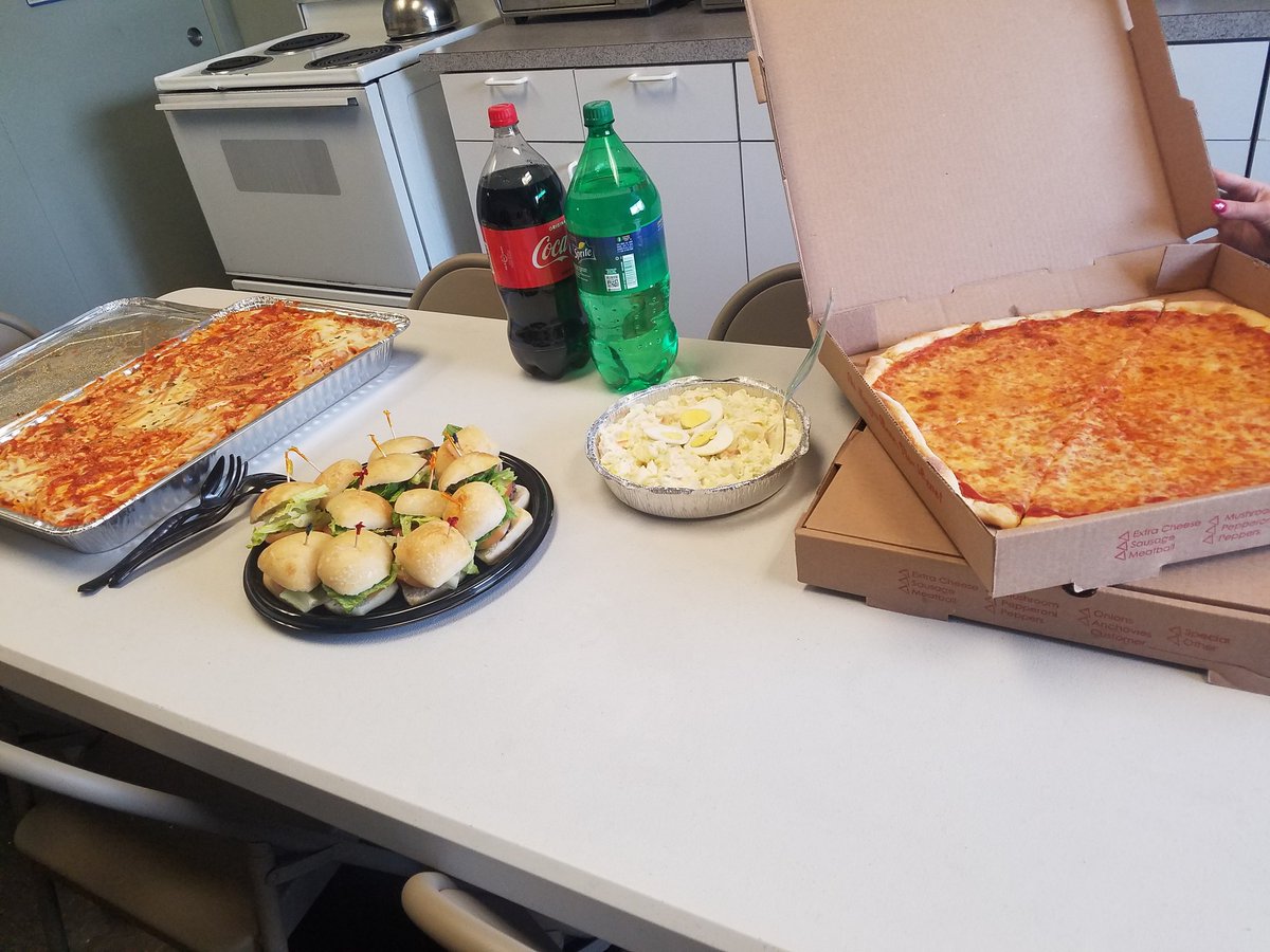 STGLogisticsLIN's tweet photo. Happy Valentine's Day #StGeorge #workfamily https://t.co/V1ItHNezcD