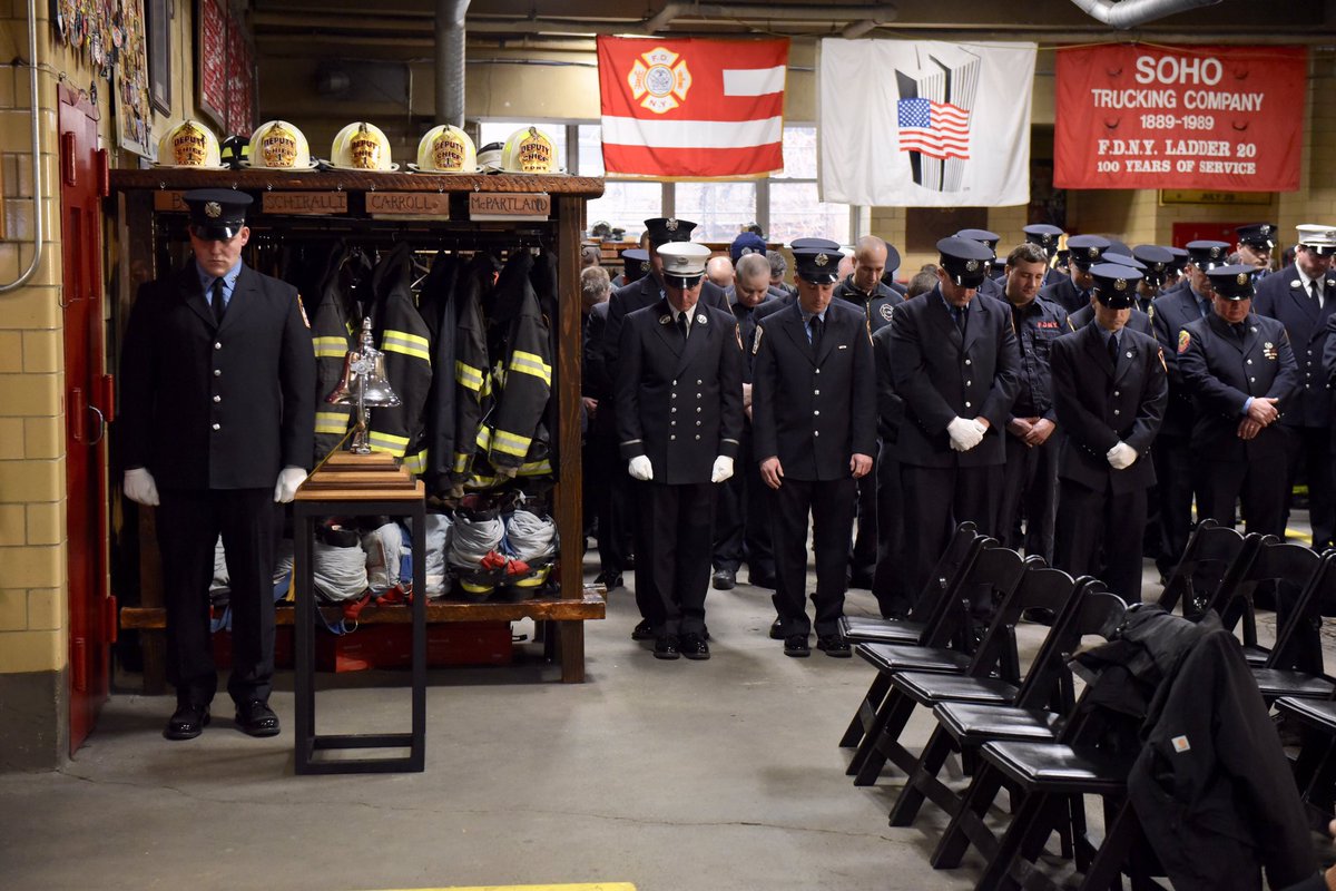FDNY's tweet image. #FDNY members, family and friends gather at #Ladder20 to remember two Firefighters and four members of the NY Fire Patrol who made the Supreme Sacrifice 60 years ago today, at 137 Wooster St. Read more at ow.ly/8zpR30ipaOZ