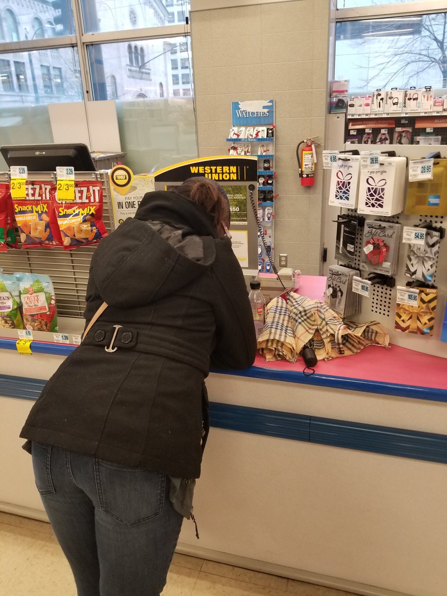 janeygak's tweet image. Been waiting 20 minutes while this poor lady speaks with customer service because they misspelled the receiver's name.

Yes, that's a phone and that's how you send fiat to another country. For the low price of a 10% fee.