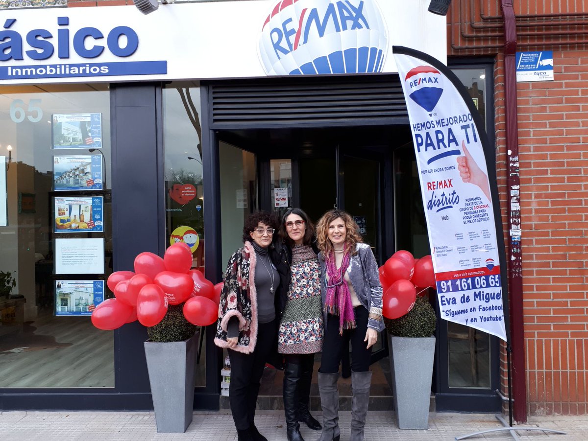 noow_distrito's tweet photo. Esta tarde hemos salido a la calle a repartir sonrisas y corzones❤.Por que hay muchas maneras de amar os deseamos FelizDiaDelAmor!!!

❤ #SanValentin #RemaxDistritoClasico
#Amor #REMAX #RemaxDistrito #CulturaDistrito https://t.co/XQyvWYe9df