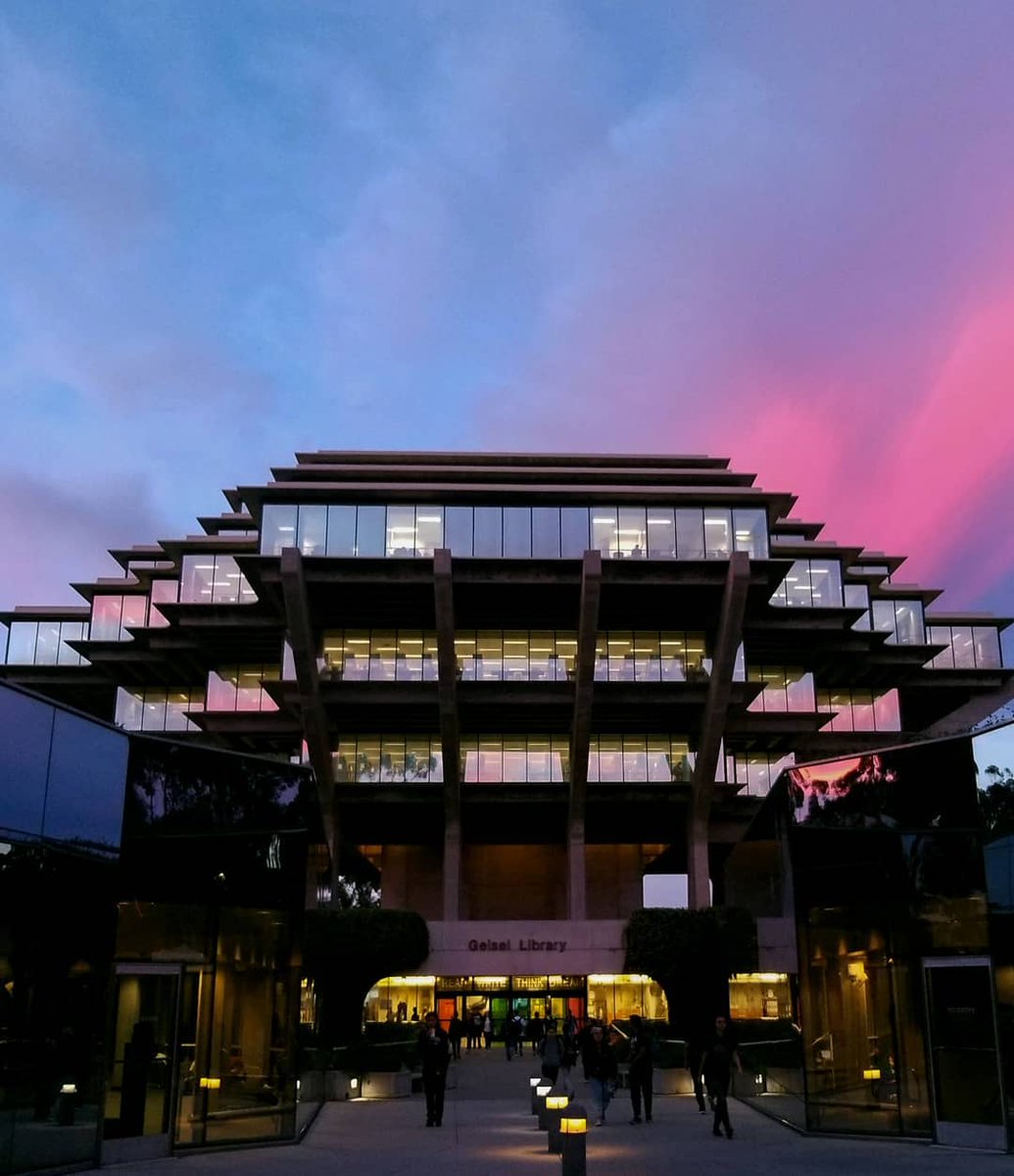 ucsdlibrary's tweet photo. Happy #ValentinesDay, Tritons! Spread the #UCSD love. 💘 Photo credit: @alexislzarco #RegramWednesday #UCSanDiego #Tritons https://t.co/K2s5vdidny