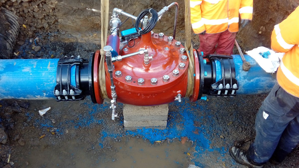 YorkshireWater's tweet photo. We're currently installing 'smart valves' in #Leeds to help control the flow of the 12 million litres of water consumed each day in the city centre > https://t.co/JGRH80cLBH #SparkInnovation #ReportALeak https://t.co/gjEz63nroF