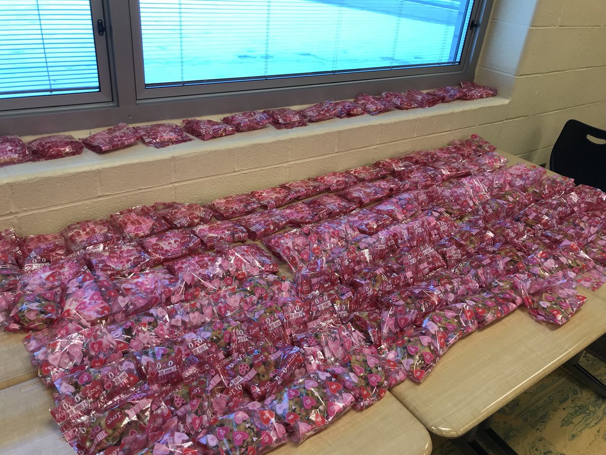 Valentine Cookie-grams were a hit!! Thanks for supporting the junior class 💙💛 Happy Valentine’s Day! <a href="/CHSComets/">Coventry High School</a>