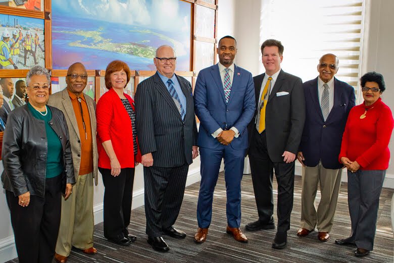 GaleSheehan's tweet photo. CI team meeting with the Premier of Bermuda on recent City Tour Bermuda trip ! https://t.co/vRwtXnKpCh