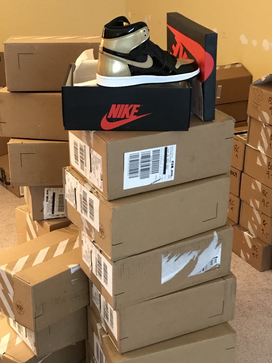 gregcron's tweet image. Gold Toes