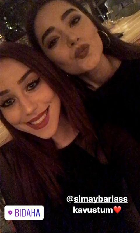 simay_barlass's tweet photo. Güzeller 😍😘 @simaybarlass @zeynepalkanz #simzey #SimayBarlas https://t.co/rY7tufB3Gf