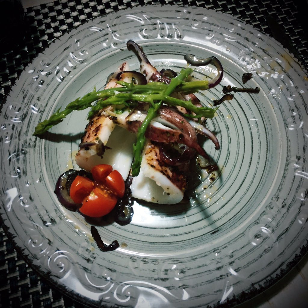 Squid and Asparagus ...km 0 !!! .
.
.
.
.
#squid #fishing #km0 #asparagi #asparagus #food #foodporn #sardinianfood #officialfood #passion #kitchen #picoftheday #photofood #foodblogger #foodlover #foodphotography #follow4follow #followme #followforlike #like4like #likeforfollow