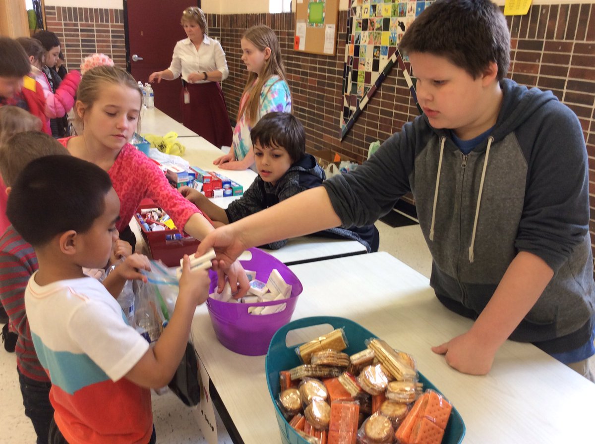 amanda_aidnik's tweet photo. Thank you for all the donations! We are making blessing bags for those in need.  @Mill_Creek_ISD #millcreekproud https://t.co/SNMnJJD7Mh