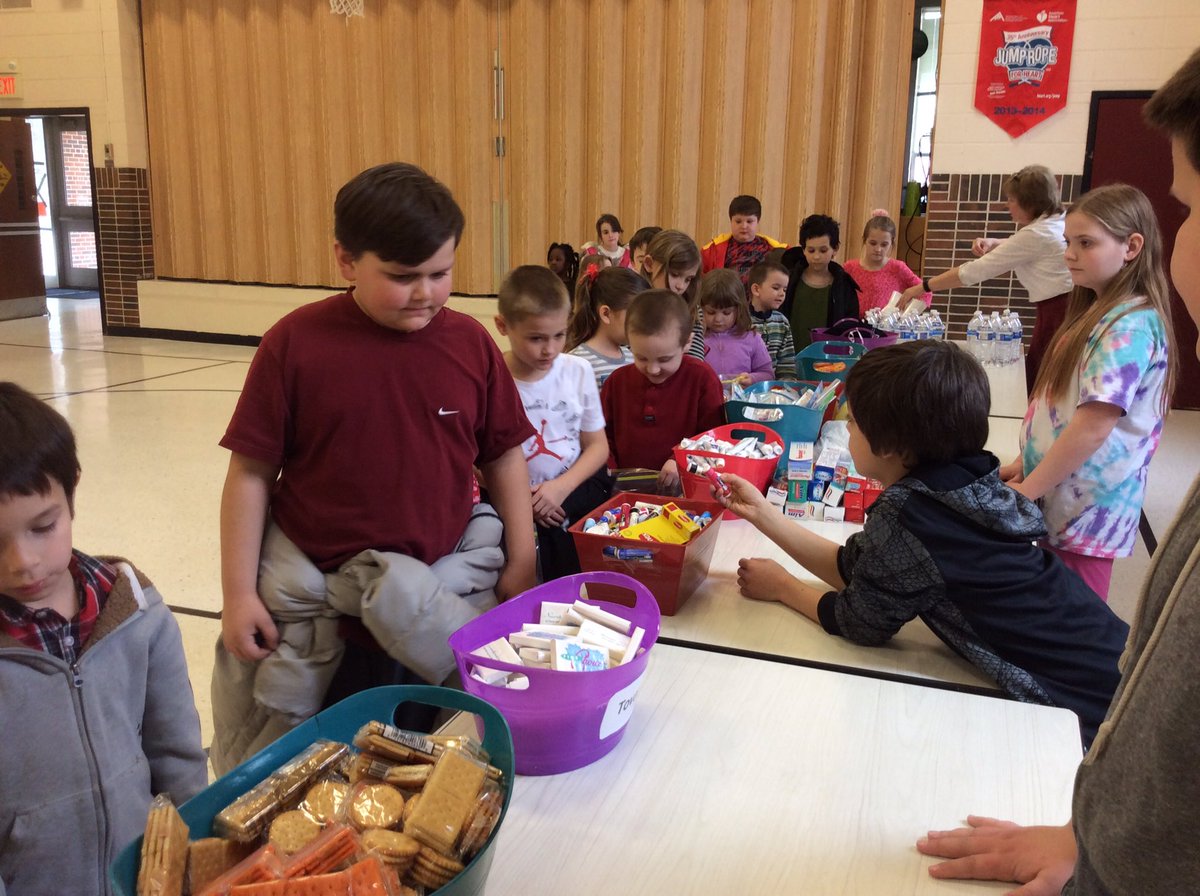 amanda_aidnik's tweet photo. Thank you for all the donations! We are making blessing bags for those in need.  @Mill_Creek_ISD #millcreekproud https://t.co/SNMnJJD7Mh