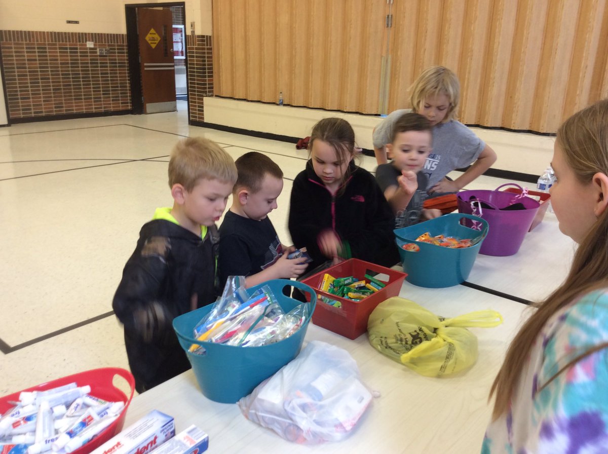 amanda_aidnik's tweet photo. Thank you for all the donations! We are making blessing bags for those in need.  @Mill_Creek_ISD #millcreekproud https://t.co/SNMnJJD7Mh