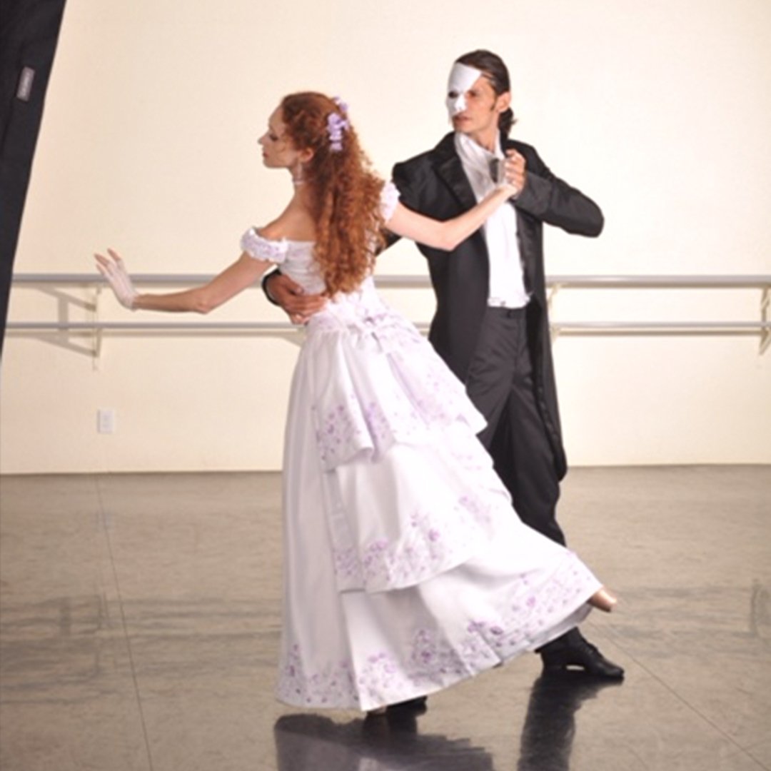 BalletTucson's tweet photo. Happy Valentine's Day! Looking to spend more time with your significant other or loved ones? Consider sharing in your love of ballet with tickets to our upcoming performances, available online. 520-903-1445 | https://t.co/sHAD4t8PI0 #celebrate #dance #BalletTucson #ValentinesDay https://t.co/nJPLiZPNIZ