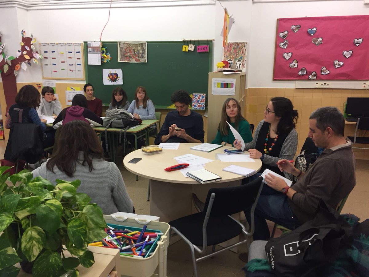 OctavioPazBCN's tweet photo. Aquesta setmana l’equip de mestres ens aturem per reflexionar una estona cada dia sobre l’avanç del projecte de transformació de centre.
Prenem consciència dels punts forts i dels punts febres per continuar avançant plegats. És una tasca molt enriquidora i necessària. #OP360 https://t.co/Olw2wIKPn5