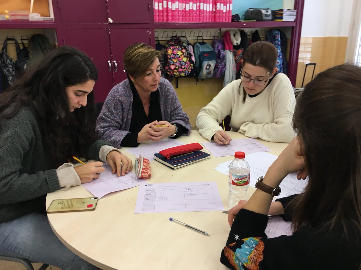 OctavioPazBCN's tweet photo. Aquesta setmana l’equip de mestres ens aturem per reflexionar una estona cada dia sobre l’avanç del projecte de transformació de centre.
Prenem consciència dels punts forts i dels punts febres per continuar avançant plegats. És una tasca molt enriquidora i necessària. #OP360 https://t.co/Olw2wIKPn5