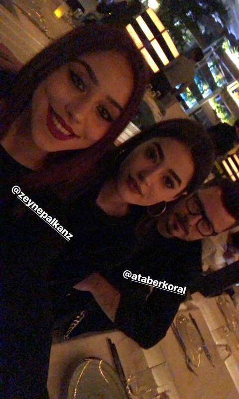simay_barlass's tweet photo. Çok özlemişimm 😁😍😘 @simaybarlass @ataberkoral @zeynepalkanz #simzey #simaybarlas https://t.co/TMvv4PQyxD