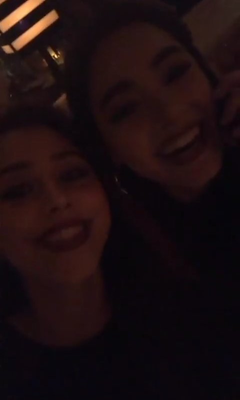 simay_barlass's tweet photo. Gülüşüne bittiğim kız 😁😍😍 @simaybarlass @zeynepalkanz #simzey #SimayBarlas https://t.co/WnPnDCeqew