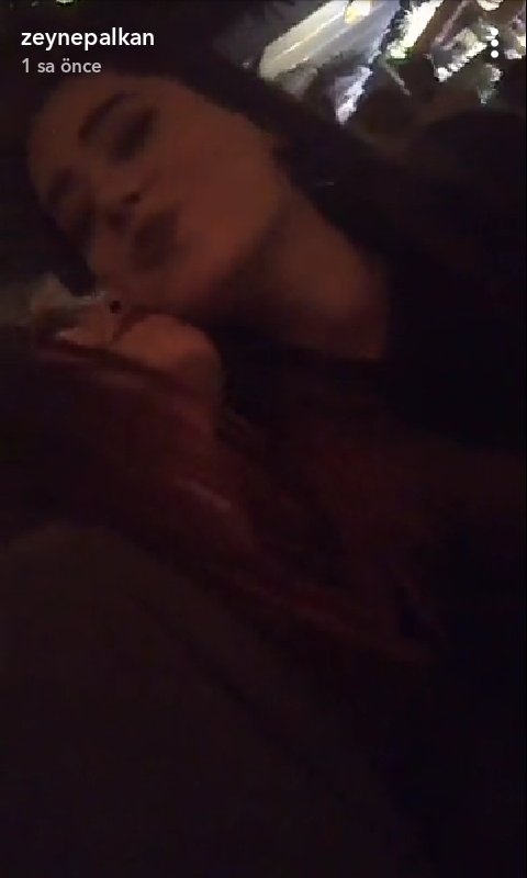simay_barlass's tweet photo. Dostluklarını sevdiklerimm 😍❤ @simaybarlass @zeynepalkan98 #simzey #SimayBarlas https://t.co/9RQO2HXxWd