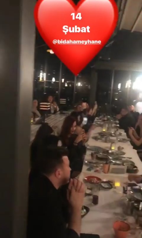 simay_barlass's tweet photo. Dostluklarını sevdiklerimm 😍❤ @simaybarlass @zeynepalkan98 #simzey #SimayBarlas https://t.co/9RQO2HXxWd