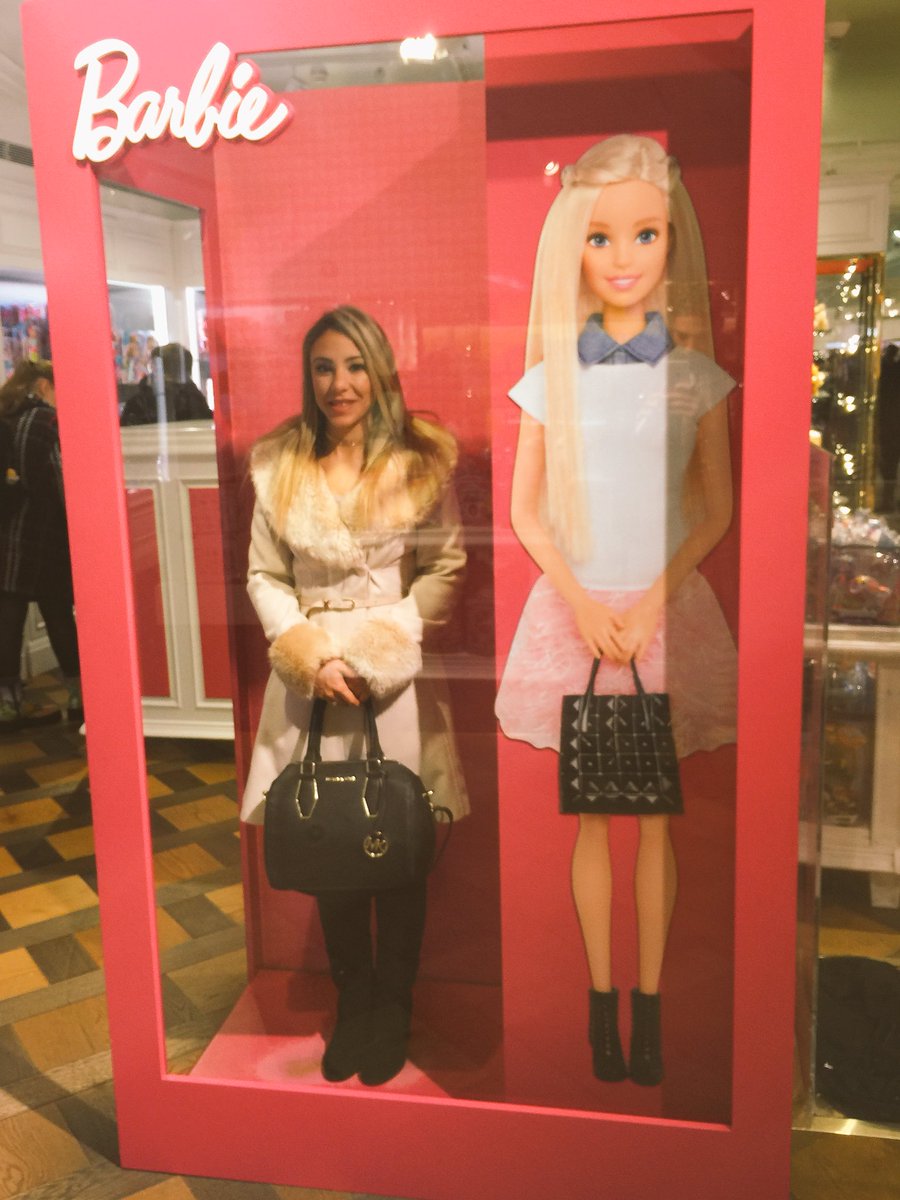 NextStopShanel's tweet photo. Me trying to be pretty on Valentine’s 🤣 #barbie https://t.co/2JKBUPBHgZ