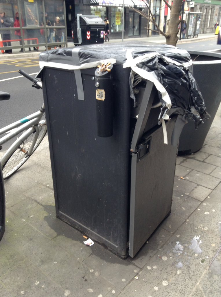 Simoncitizen's tweet photo. @RecyclingRefuse Hi Folks, #What'sHappening #VisitBrighton #TouristInformation #look for #Bins & #Ashtrays #MyCouncilTax #Pays for this !? @BrightonCVB @Love_Brighton #Brighton @warrenmorgan #WarrenMorgan @GeoffRawBHCC are at the top of the #StructureChart @CarolineLucas is #MP https://t.co/cYuGoWSCDu