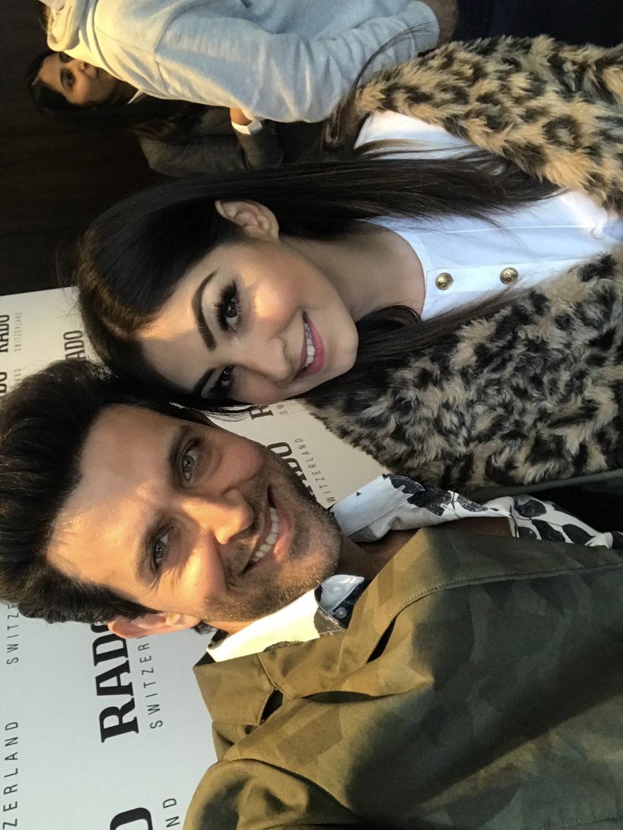 Anmolbhatia_'s tweet photo. Valentine’s Day went well with @iHrithik 
#HrithikRoshan It was lovely meeting you ♥️💐 https://t.co/8B5jdt5iSe
