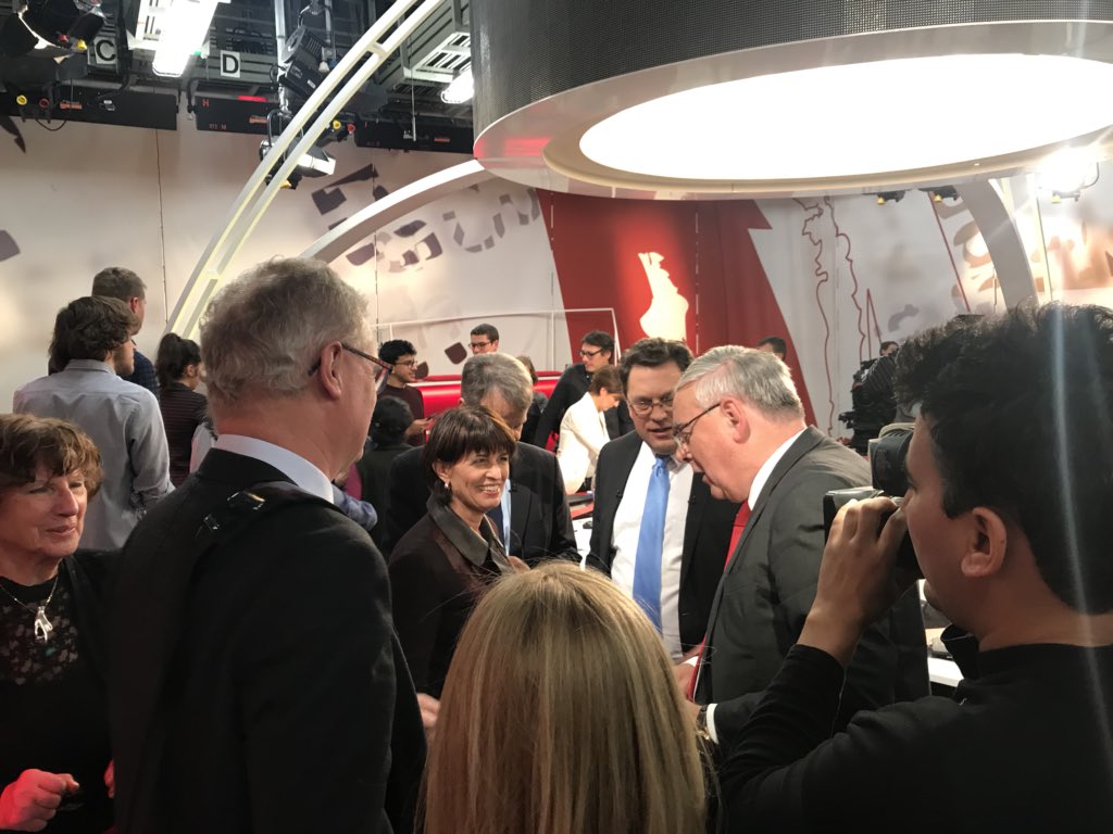 Excellent débat sur Infrarouge concernant l’initiative #NoBillag #NONaNoBillag <a href="/RadioTeleSuisse/">RTS</a> <a href="/RTSinfrarouge/">Infrarouge (compte archivé)</a>