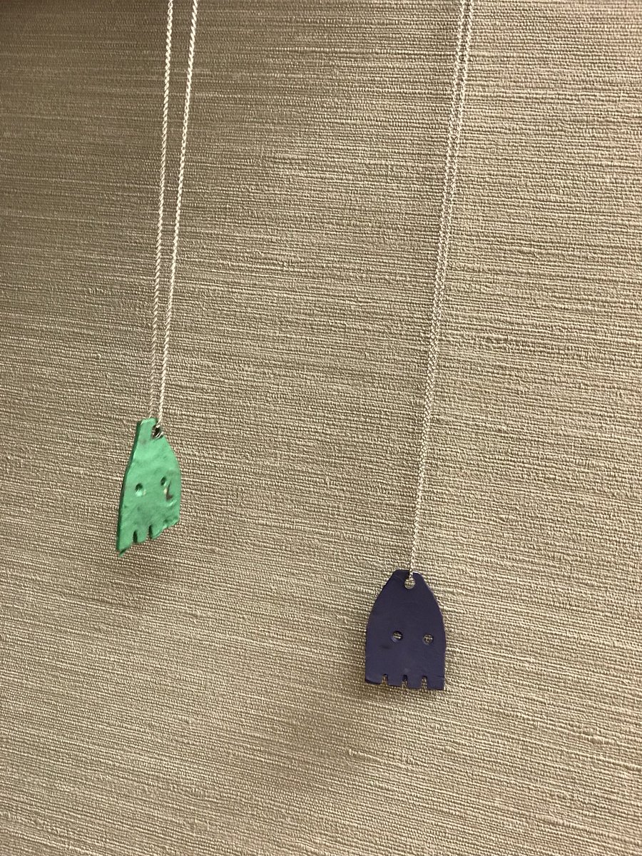 ElemInnovators's tweet photo. A couple students made some cool  jewelry out of metal spoons. #makered https://t.co/q7OpcEsZAt