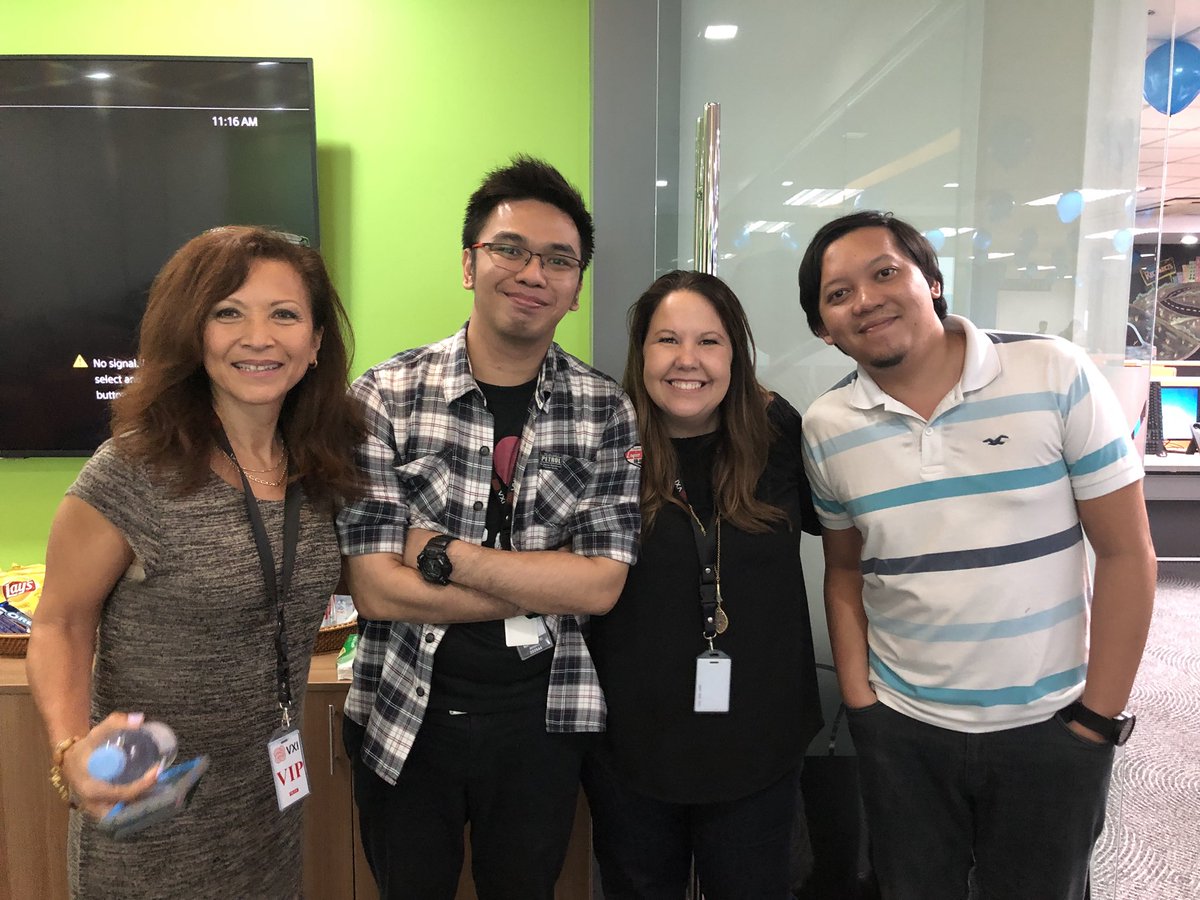 kjteamrocks's tweet photo. The men behind the curtain! #reportingteam @Team_D https://t.co/0zaw3Mdvmh