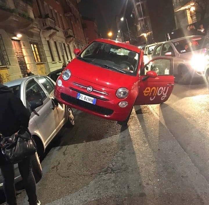 CryptoPier's tweet photo. #Enjoy #Roma 

come quando sei sbronzo come lammerda e credi di aver appena parcheggiato sul marciapiede. https://t.co/vNLIWPiKJR