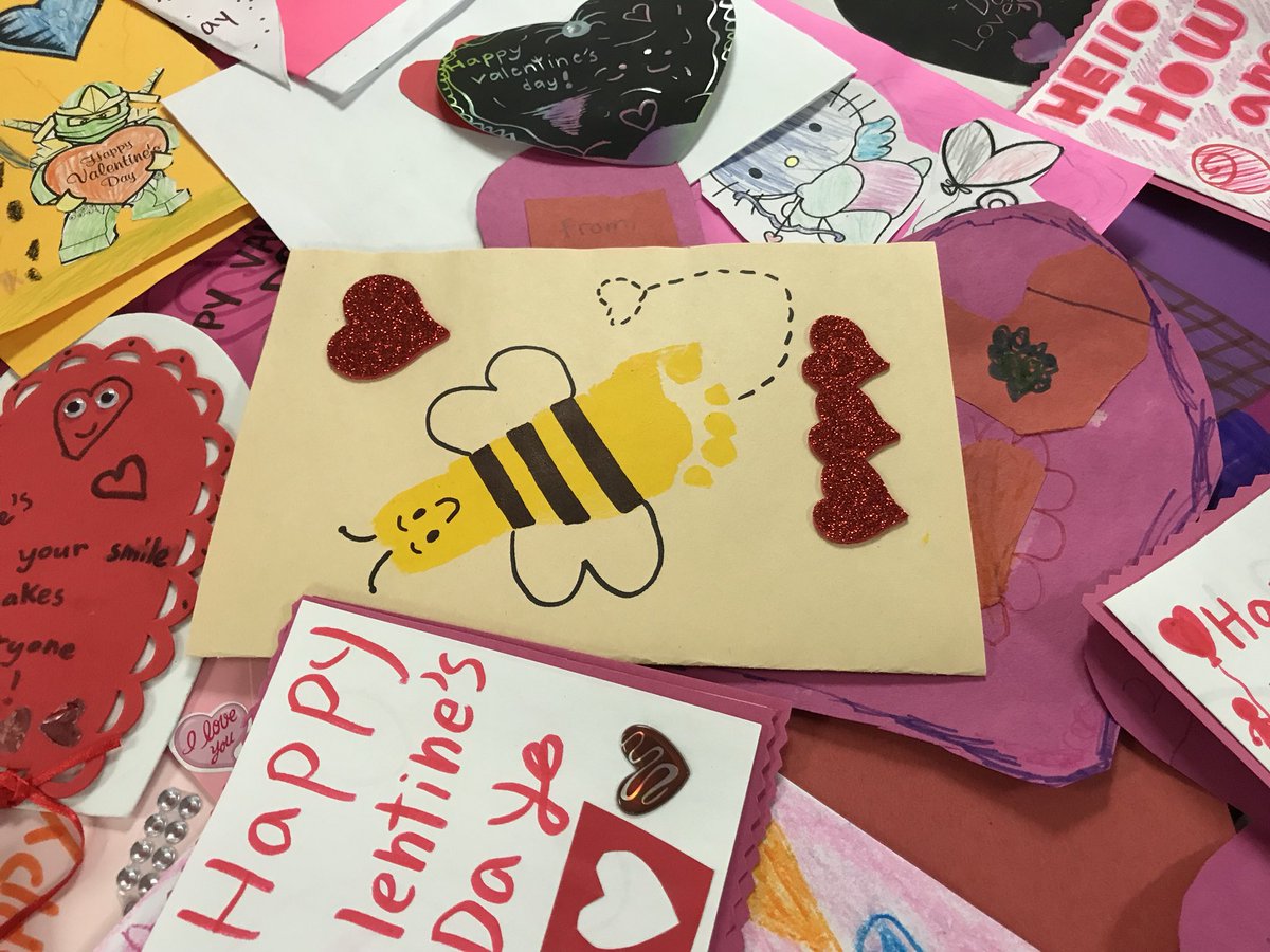 StAmantMB's tweet photo. Hearts are warming thanks to cards made by graded 2 - 6 students from @GreenwaySchool_ @SJR_School @tyndallparkWSD @EcoleLansdowne 1/2 https://t.co/IRfdrs3xj4