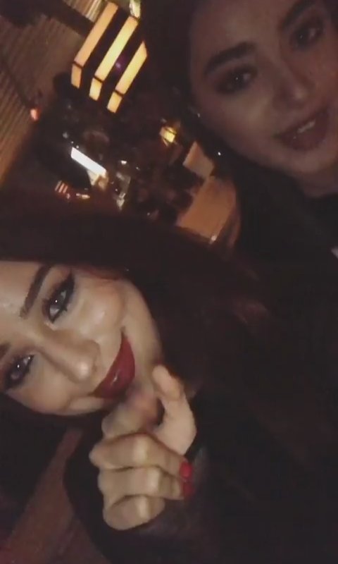 simay_barlass's tweet photo. Aşklarımm 😍😙❤🔥 @simaybarlass @zeynepalkan98 #simzey #SimayBarlas https://t.co/fpFpTwUsB0