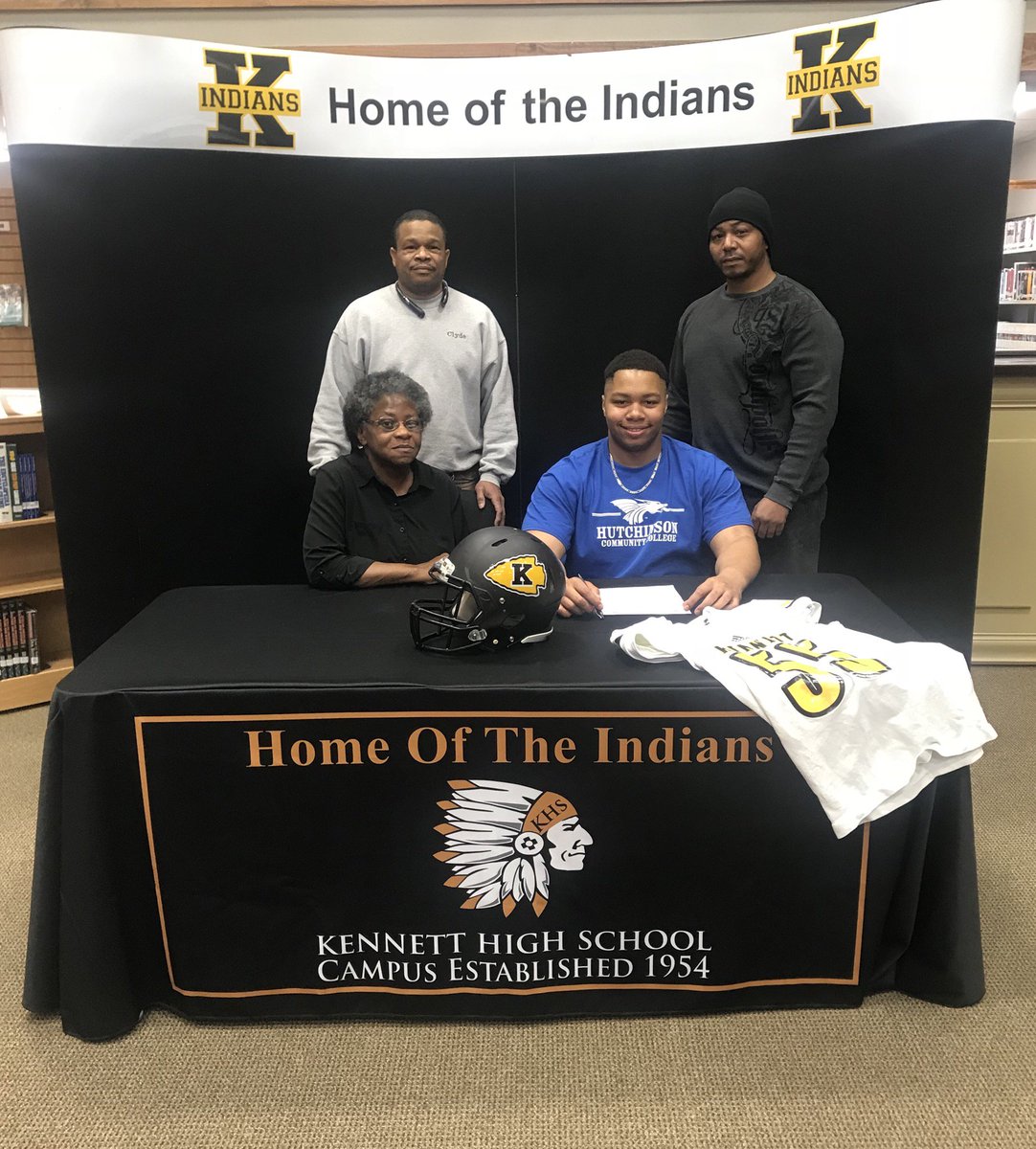 IndianAdvisor17's tweet photo. Congratulations are in order for #55!! He signed to play football at Hutchinson Community College today! We are so proud! #HCC #BlueDragons #KHSgoestocollege https://t.co/GAlq6UOWJK